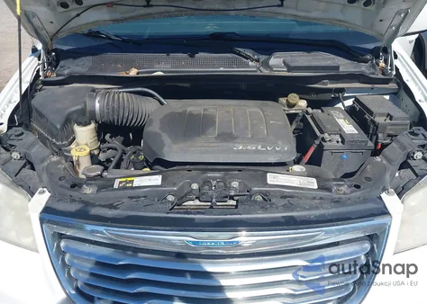 2014 Chrysler Town & Country Touring z USA, uszkodzony, nr VIN 2C4RC1BG0ER247126